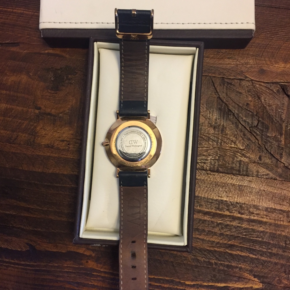 Daniel Wellington Watch - Picture 2 of 5